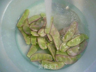 扁豆烧小素鸡的做法步骤：2
