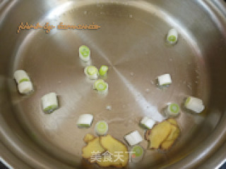 香菇烧鸡翅的做法步骤：4