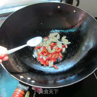 蒜香东坡肉的做法步骤：2