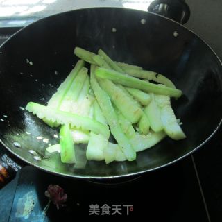 鱼香肉末丝瓜的做法步骤：3