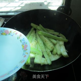 鱼香肉末丝瓜的做法步骤：4