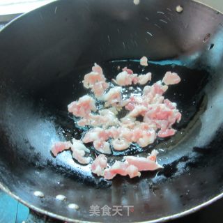 蒜片红椒咸豆角炒肉的做法步骤：3