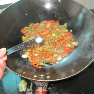 蒜片红椒咸豆角炒肉的做法步骤：9