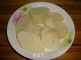 【香葱土豆饼】----葱香味浓，香脆可口的做法步骤：1