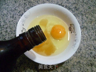 腊肠花茎炒鸡蛋的做法步骤：2