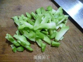 腊肠花茎炒鸡蛋的做法步骤：5