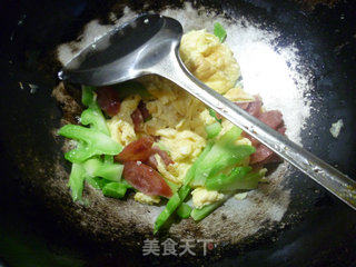 腊肠花茎炒鸡蛋的做法步骤：9