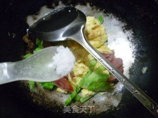 腊肠花茎炒鸡蛋的做法步骤：10