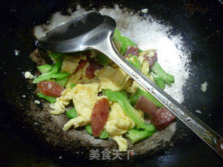 腊肠花茎炒鸡蛋的做法步骤：11