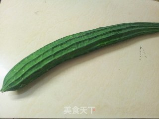 丝瓜炒肉片的做法步骤：1