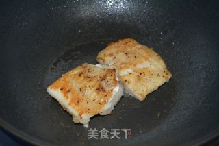香煎鳕鱼的做法步骤：4