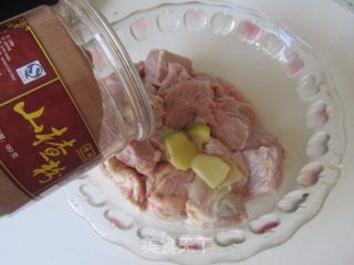 牛肉烧花菜的做法步骤：1