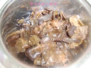 凉拌东北黑木耳的做法步骤：2
