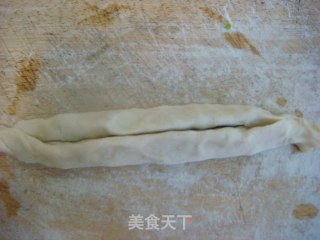 家庭葱油饼的做法步骤：4