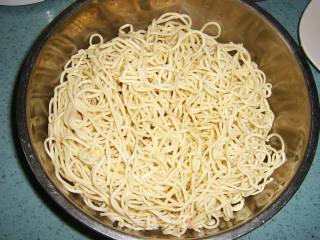 【豇豆肉丝炒面】的做法步骤：2
