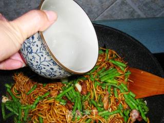【豇豆肉丝炒面】的做法步骤：12