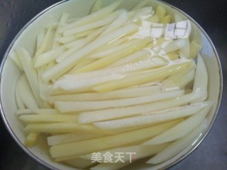 简易版炸薯条的做法步骤：2