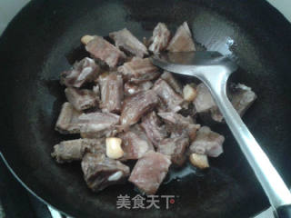 腊排烧土豆的做法步骤：3