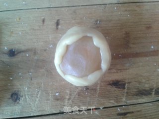 广式白莲蓉蛋黄月饼的做法步骤：5