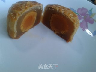 广式白莲蓉蛋黄月饼的做法步骤：10