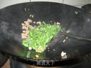 肉松豆角炒菜脯的做法步骤：7