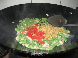 肉松豆角炒菜脯的做法步骤：8