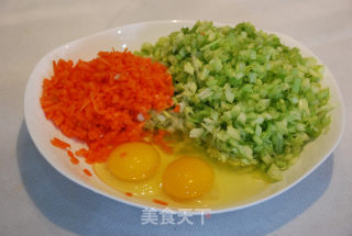 小耳朵水饺和草莓丸子的做法步骤：1