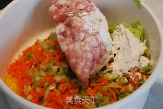 小耳朵水饺和草莓丸子的做法步骤：2