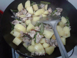 土豆烧鸡的做法步骤：8