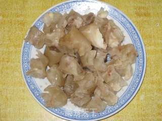 剁椒炒牛蹄筋的做法步骤：2