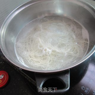 包菜丝煮面的做法步骤：5
