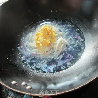包菜丝煮面的做法步骤：6