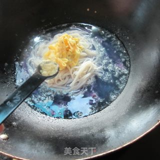 包菜丝煮面的做法步骤：7