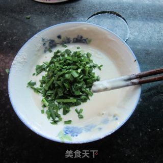 韭菜煎饼的做法步骤：4