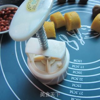 熟面花生馅月饼的做法步骤：8