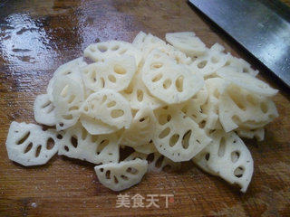 腊肠炒莲藕的做法步骤：3
