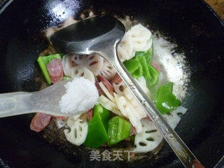 腊肠炒莲藕的做法步骤：10
