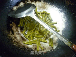 酸带豆炒鹅血的做法步骤：5