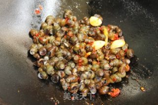 香辣田螺的做法步骤：4