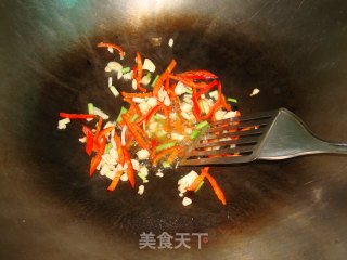 【三色土豆丝】---最最方便，经济实惠的家常菜的做法步骤：3