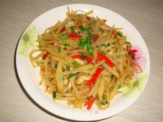 【三色土豆丝】---最最方便，经济实惠的家常菜的做法步骤：6