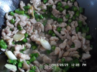 辣炒琵琶腿的做法步骤：3