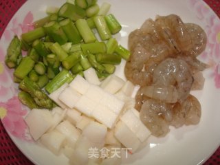 芦笋山药丁炒虾仁的做法步骤：5