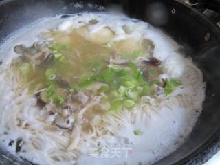 鸡汤蘑菇面的做法步骤：9