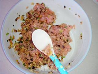 香菇鲜肉小馄饨的做法步骤：5