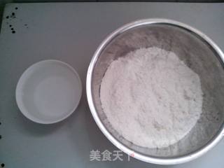葱花薄饼的做法步骤：1