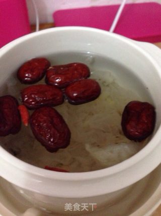 美味银耳汤的做法步骤：4