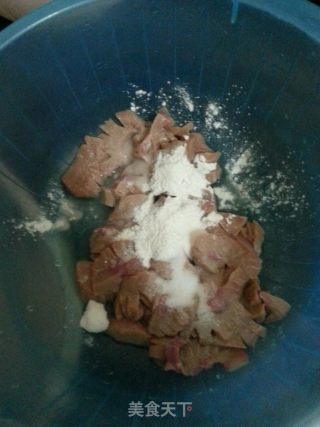 做一道简单即美味的早餐---猪腰煲粥的做法步骤：4