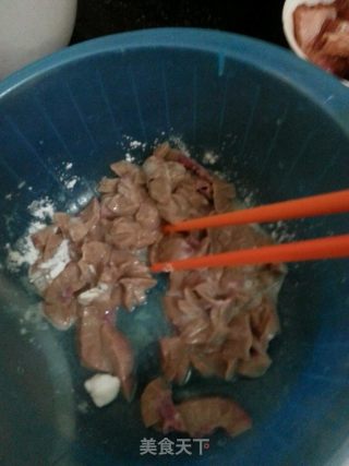 做一道简单即美味的早餐---猪腰煲粥的做法步骤：5