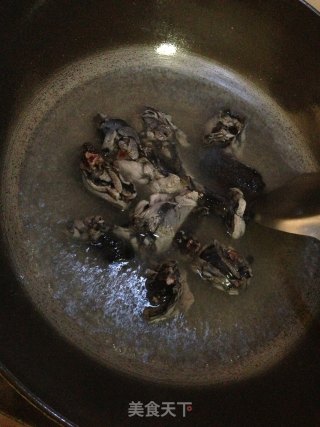 海参鱼胶乌鸡汤的做法步骤：5